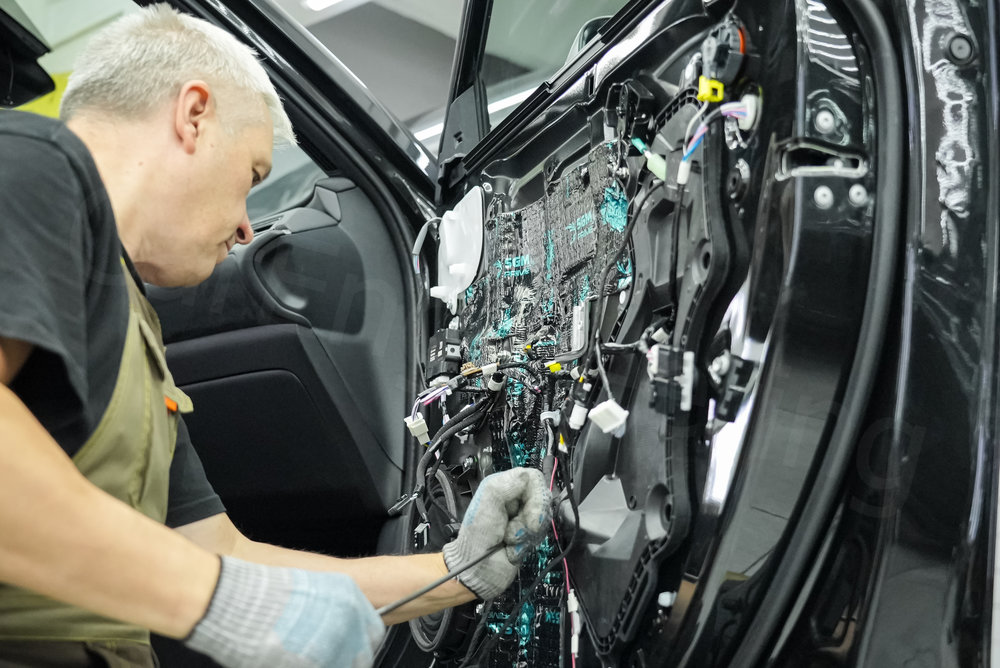 Шумоизоляция дверей Лексус ТХ